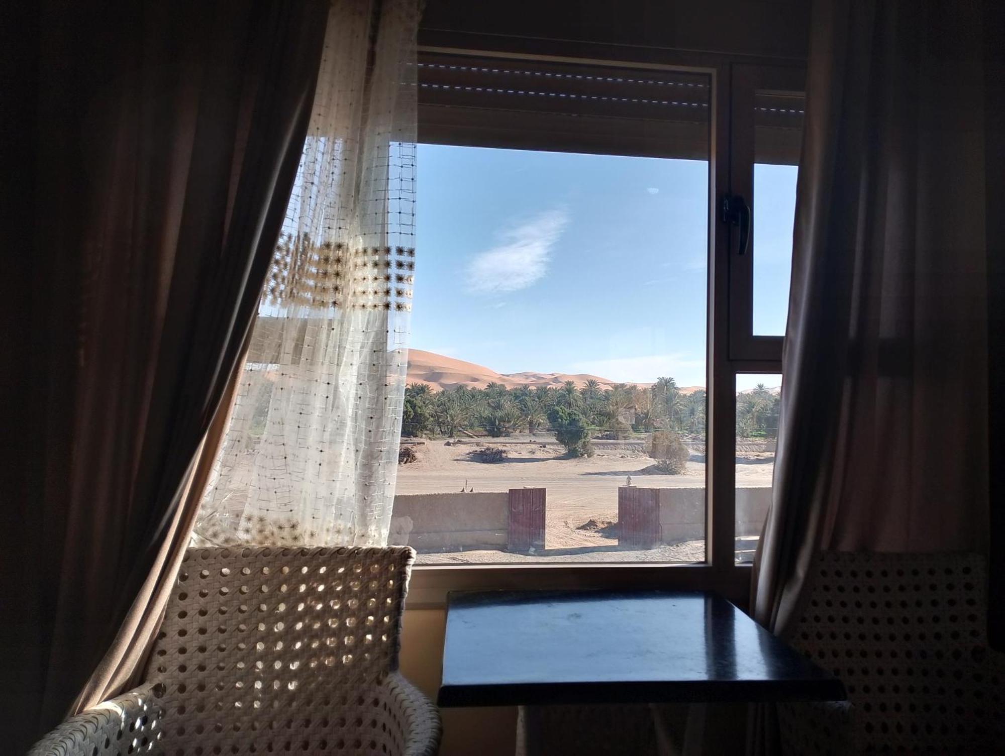 Hotel Riad Oasis 메르주가 외부 사진