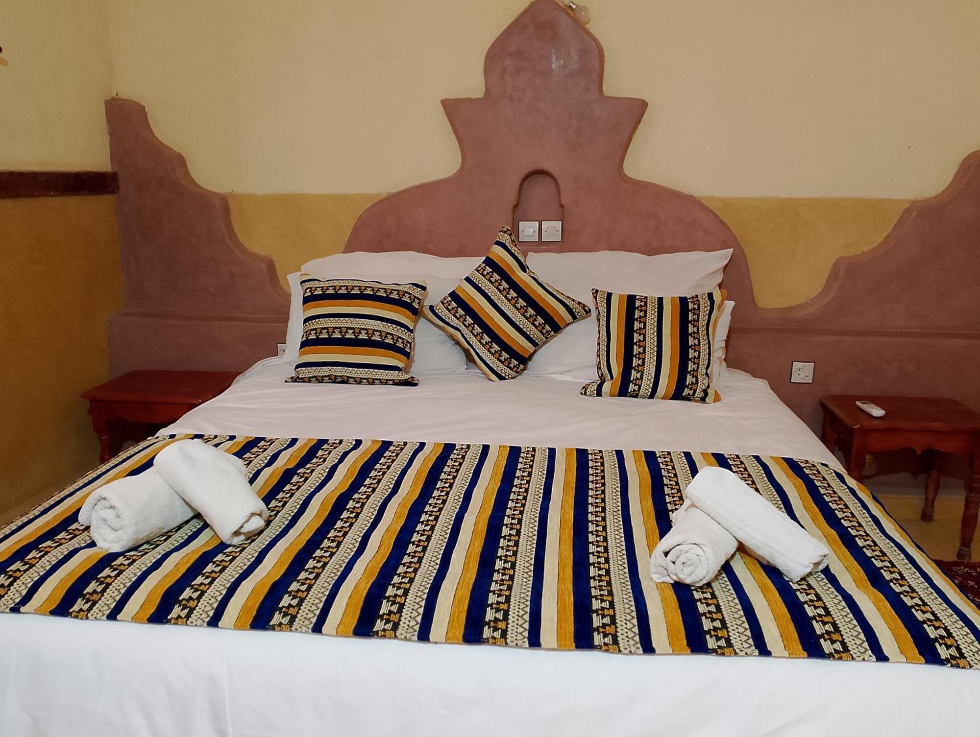 Hotel Riad Oasis 메르주가 외부 사진