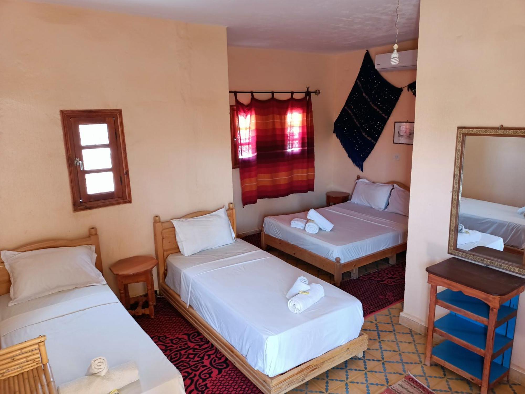 Hotel Riad Oasis 메르주가 외부 사진