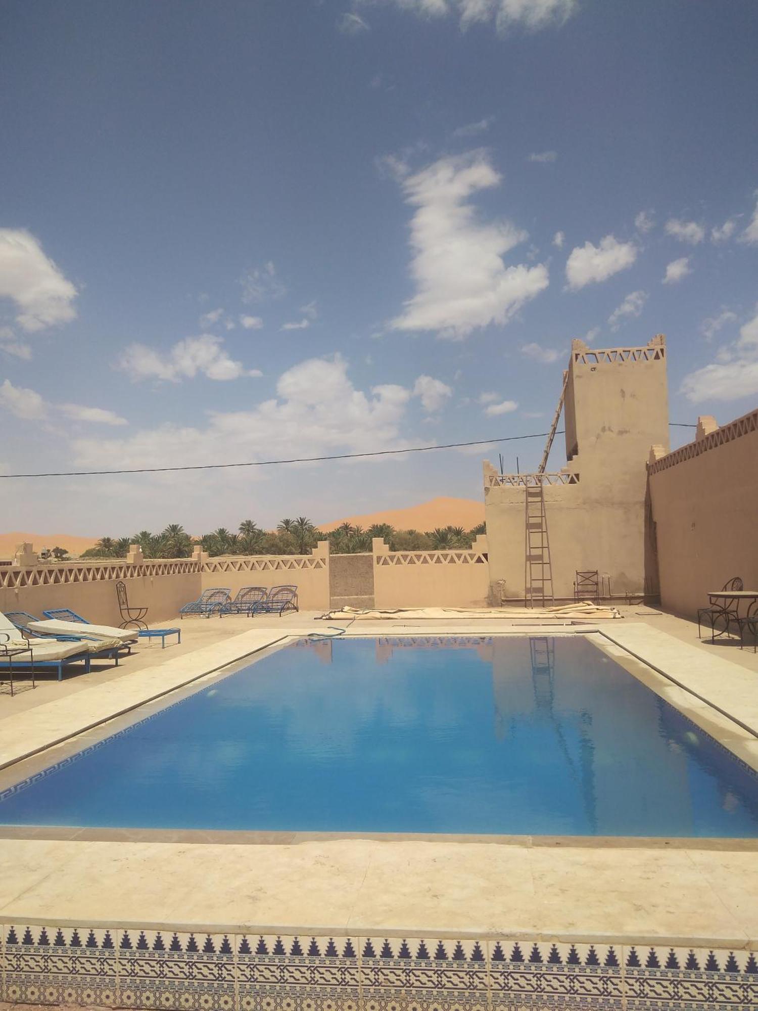 Hotel Riad Oasis 메르주가 외부 사진