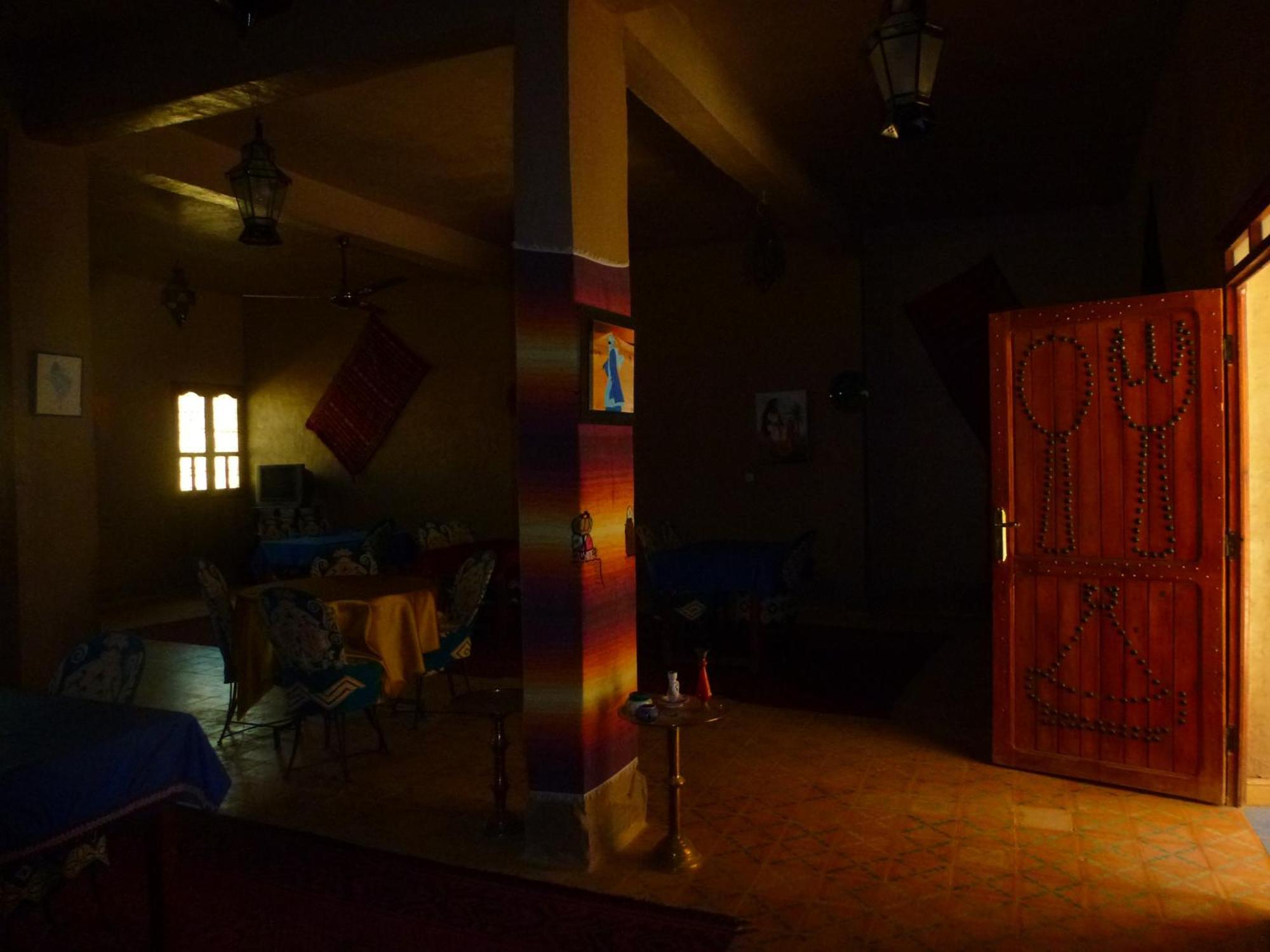 Hotel Riad Oasis 메르주가 외부 사진