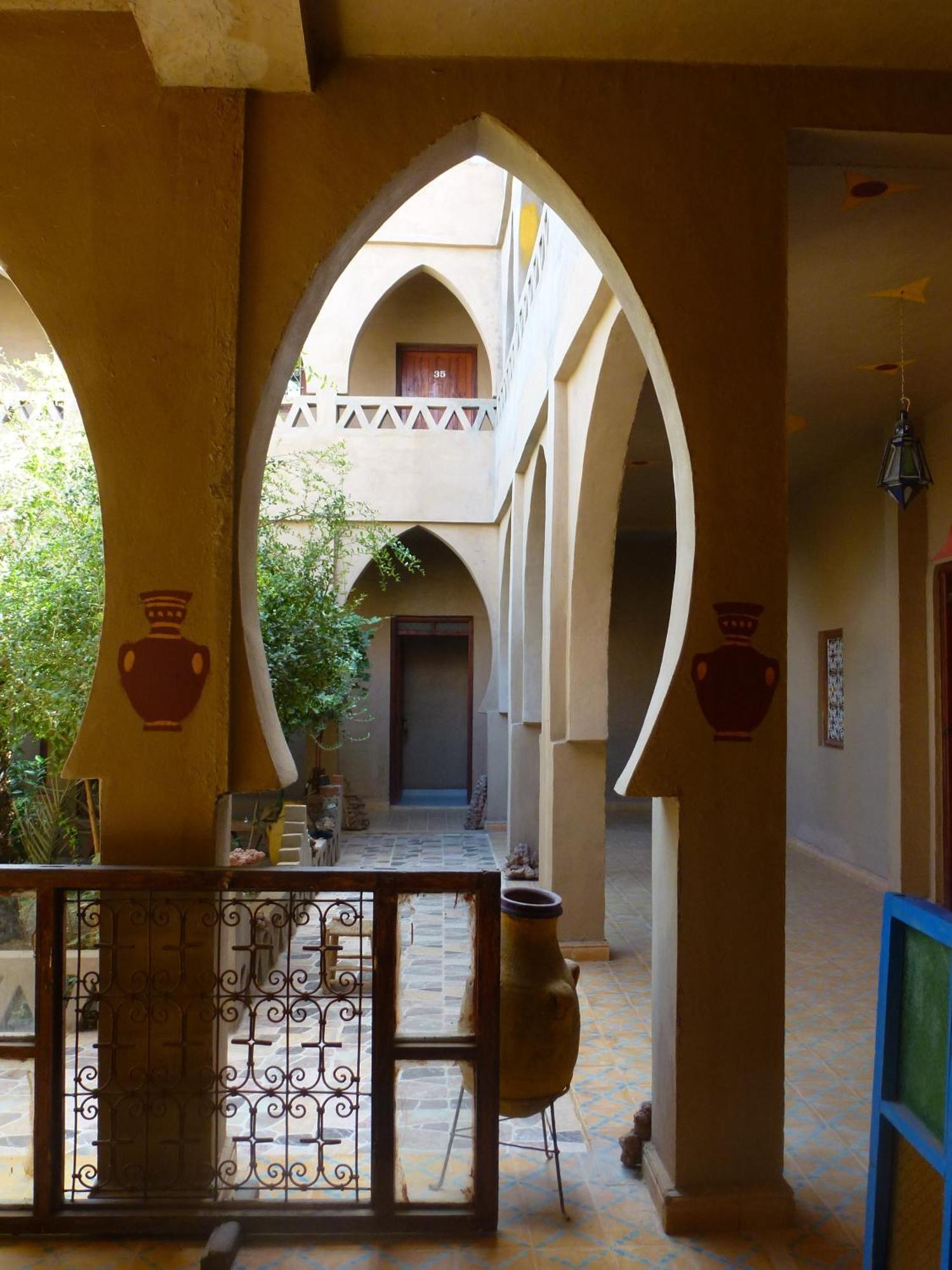 Hotel Riad Oasis 메르주가 외부 사진