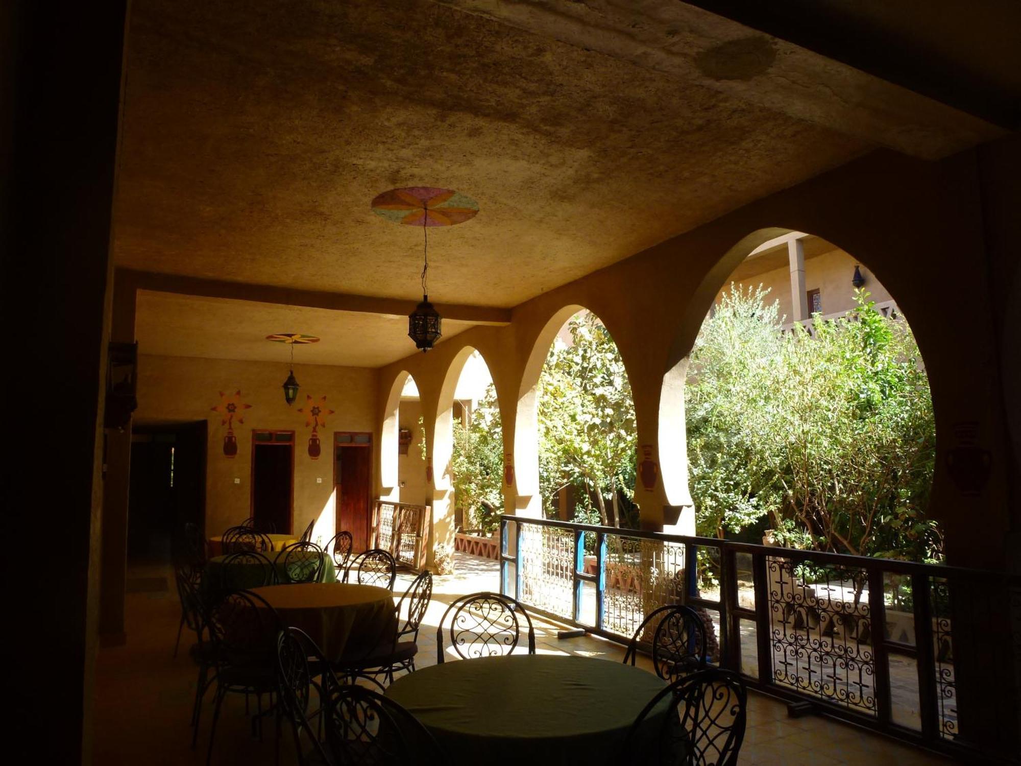 Hotel Riad Oasis 메르주가 외부 사진